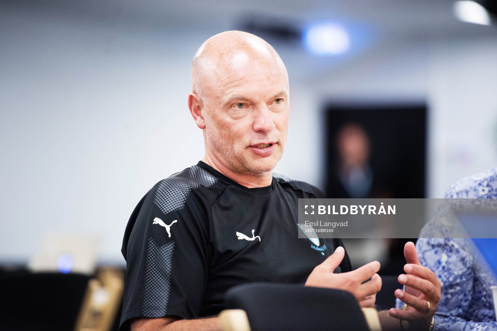 tränare Uwe Rösler innan en fotbollsträning med Malmö FF
