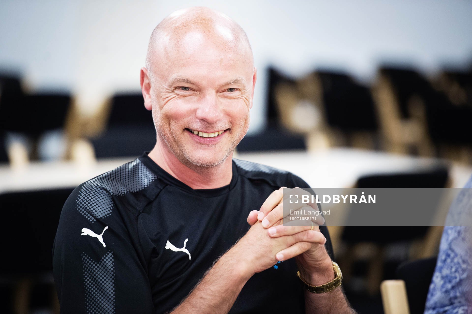 Tränare Uwe Rösler innan en fotbollsträning med Malmö FF
