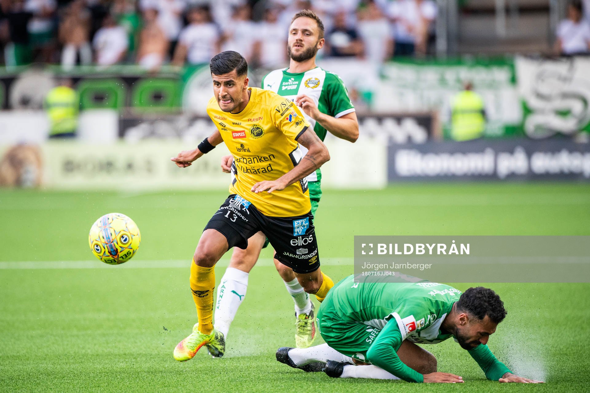 Elfsborgs Rami Kaib i kamp om bollen med Hammarbys Imad Khalili och Mats Solheim under fotbollsmatchen i Allsvenskan mellan Elfsborg och Hammarby den 16 juli 2018 i Borås.