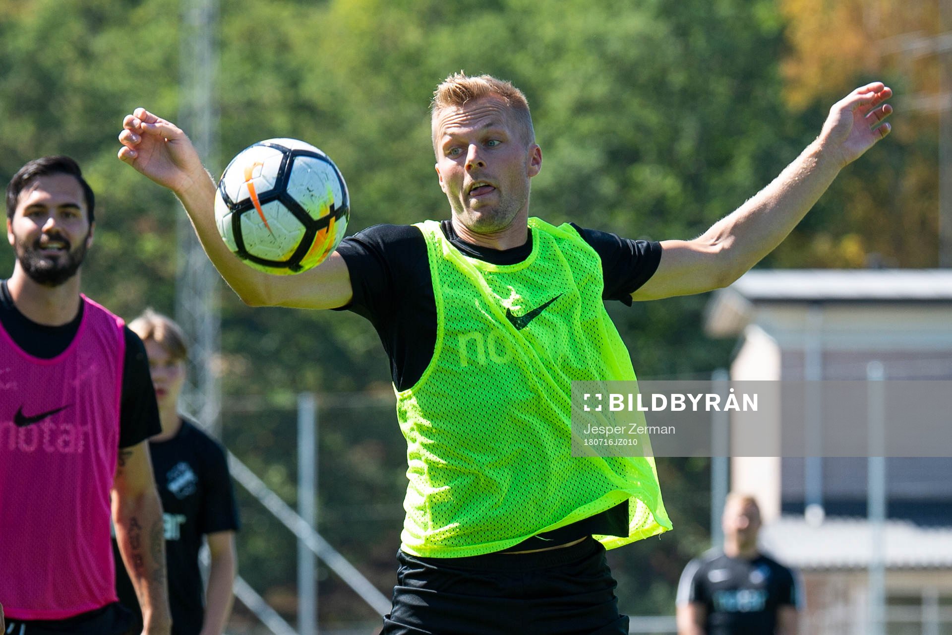 s Sebastian Larsson
