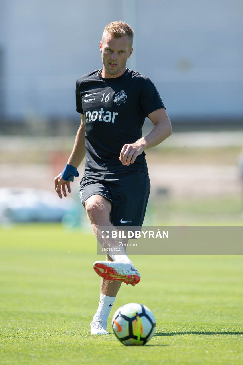 s Sebastian Larsson