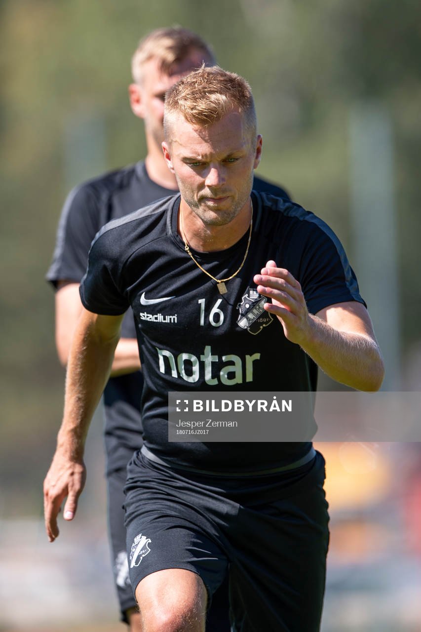 s Sebastian Larsson