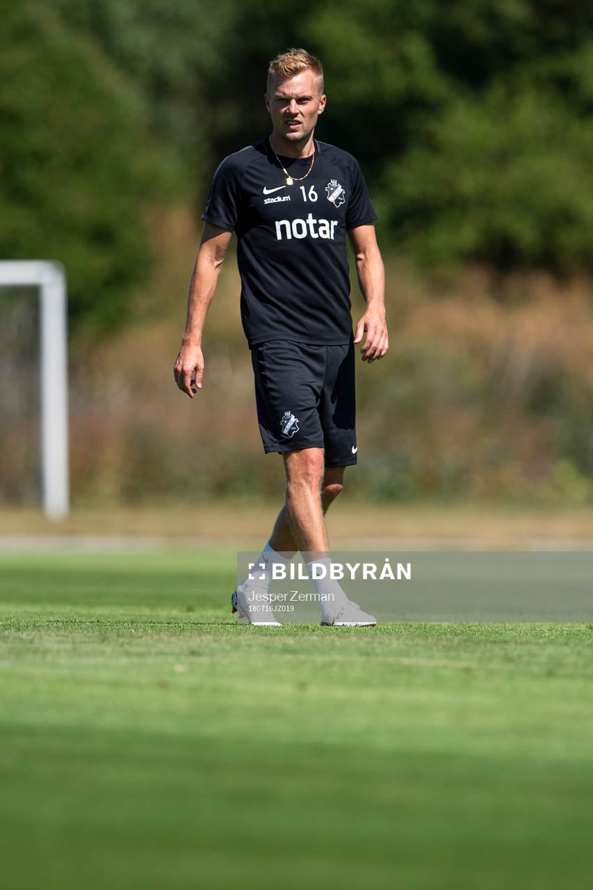 s Sebastian Larsson