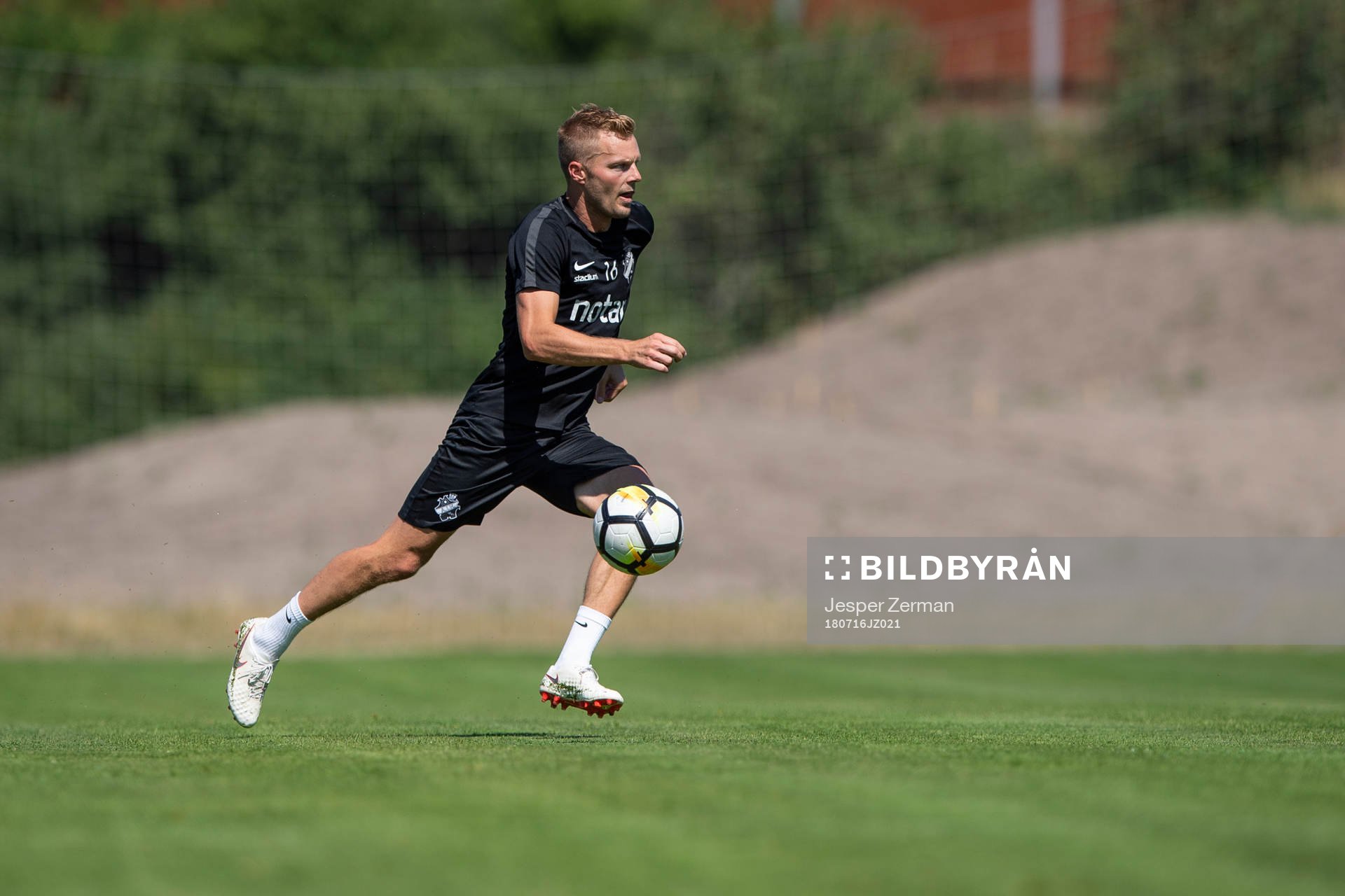s Sebastian Larsson