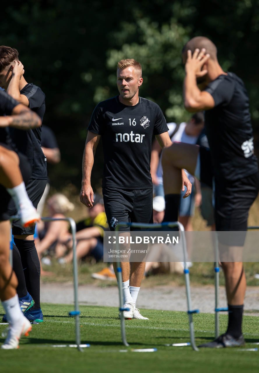 s Sebastian Larsson
