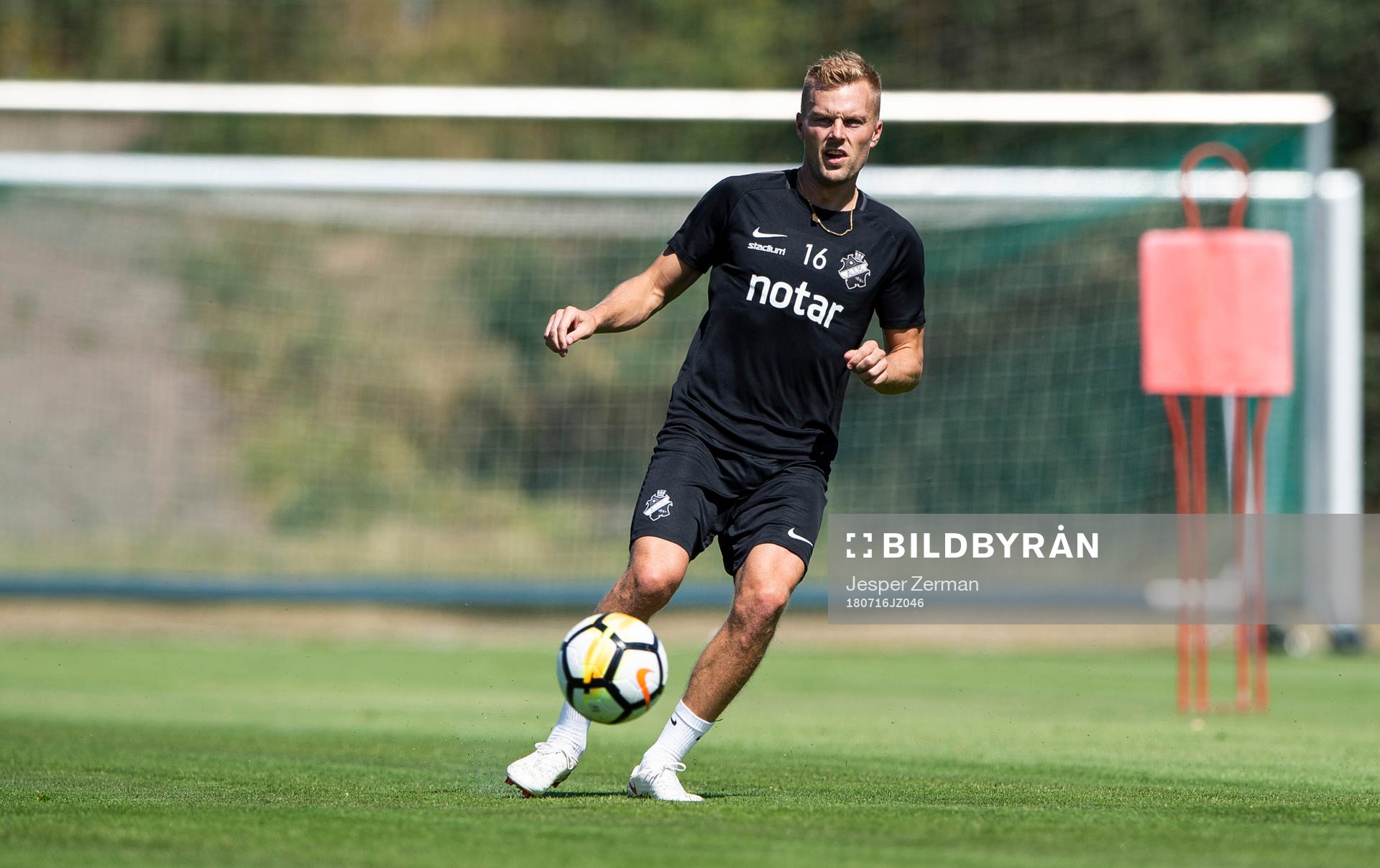s Sebastian Larsson