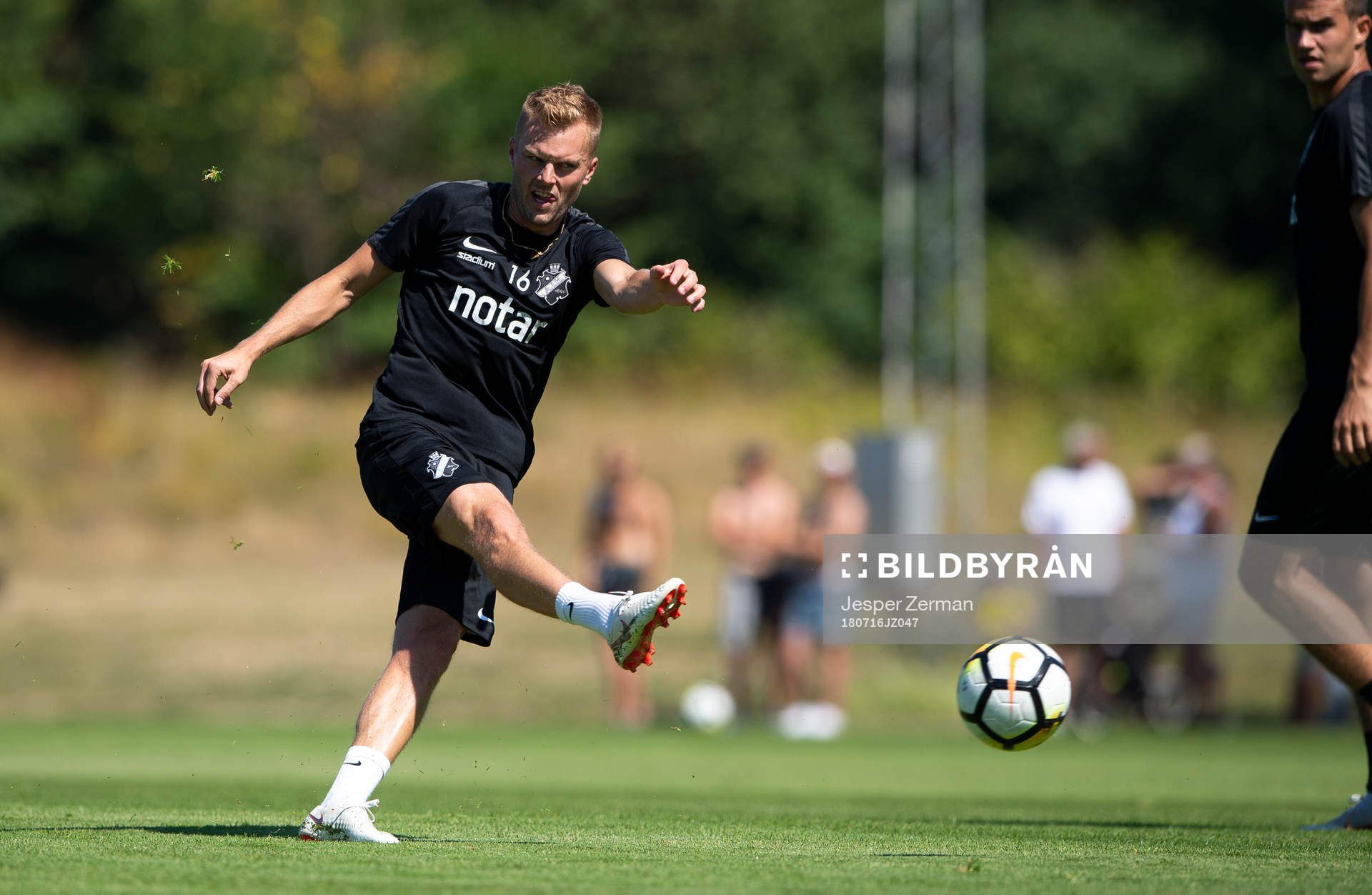 s Sebastian Larsson