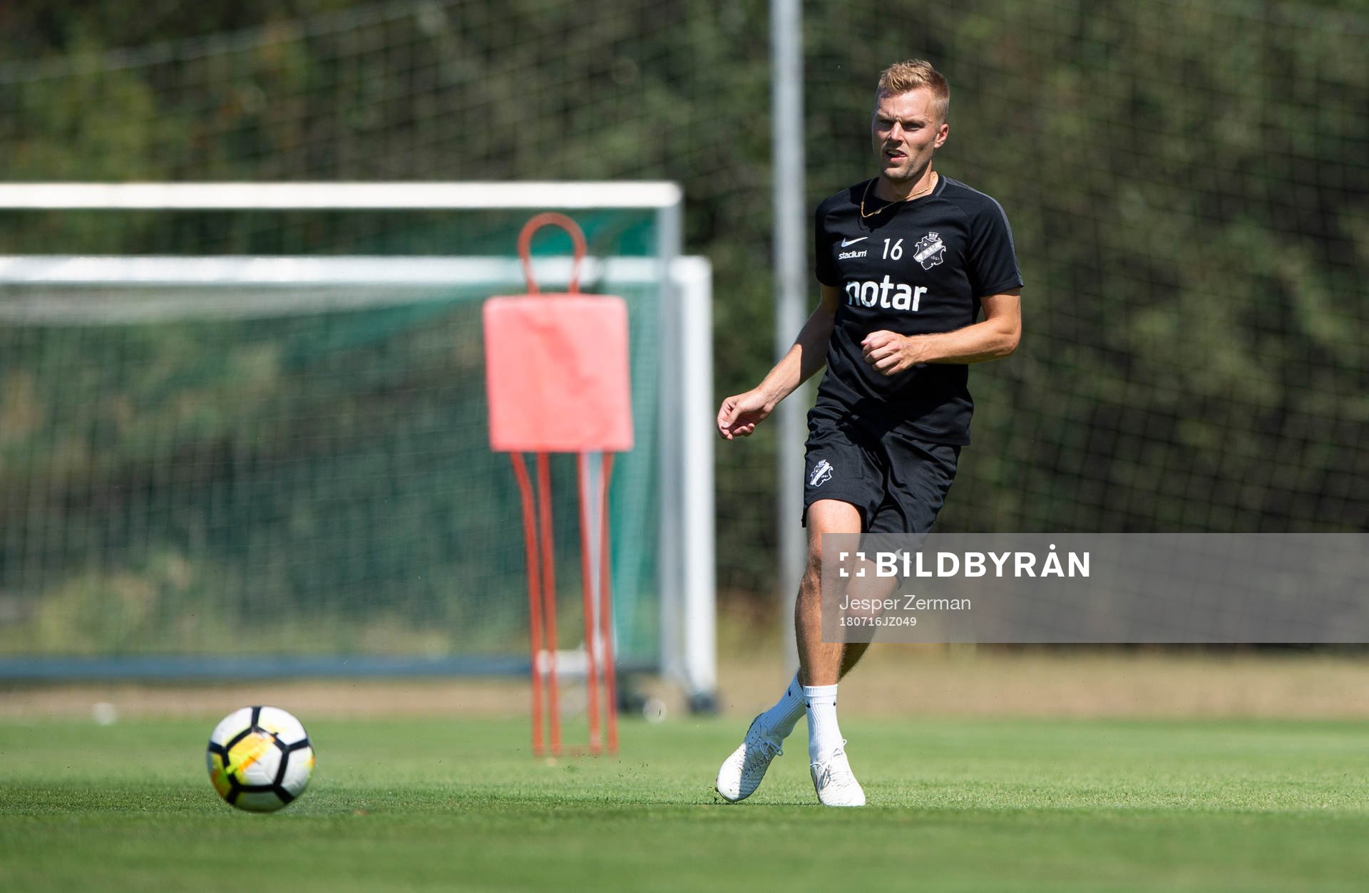 s Sebastian Larsson