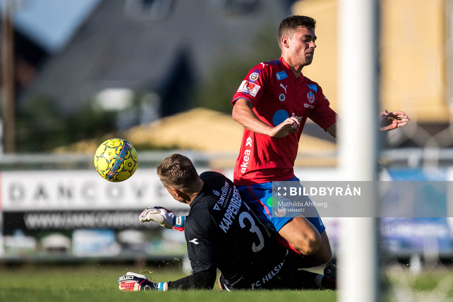 Helsingørs målvakt Michael Törnes och Helsingborgs