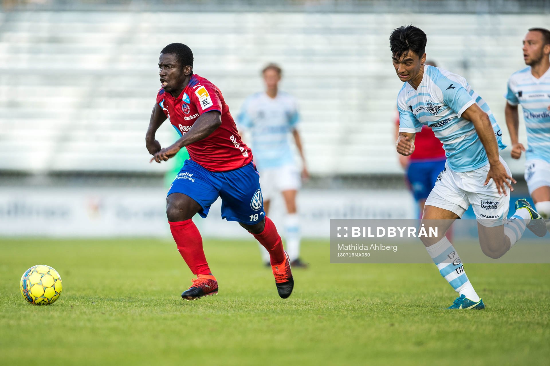 Helsingborgs Thierry Zahui och Helsingørs Adnan Mohammed under träningsmatch i fotboll mellan Helsingör och Helsingborg den 16 juli 2018 i Helsingör.