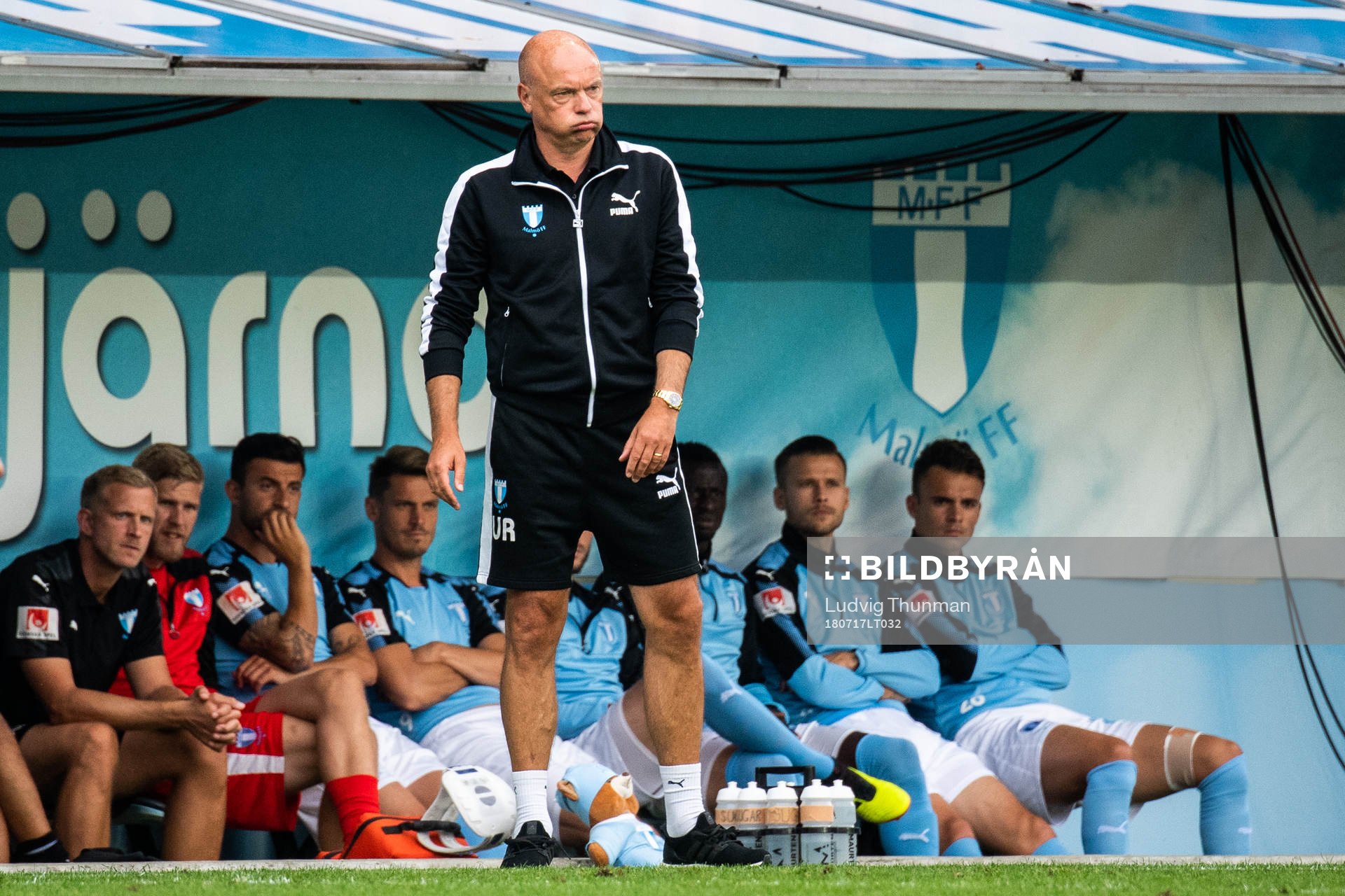 Head coach Uwe Rösler of Malmö FF looks dejected