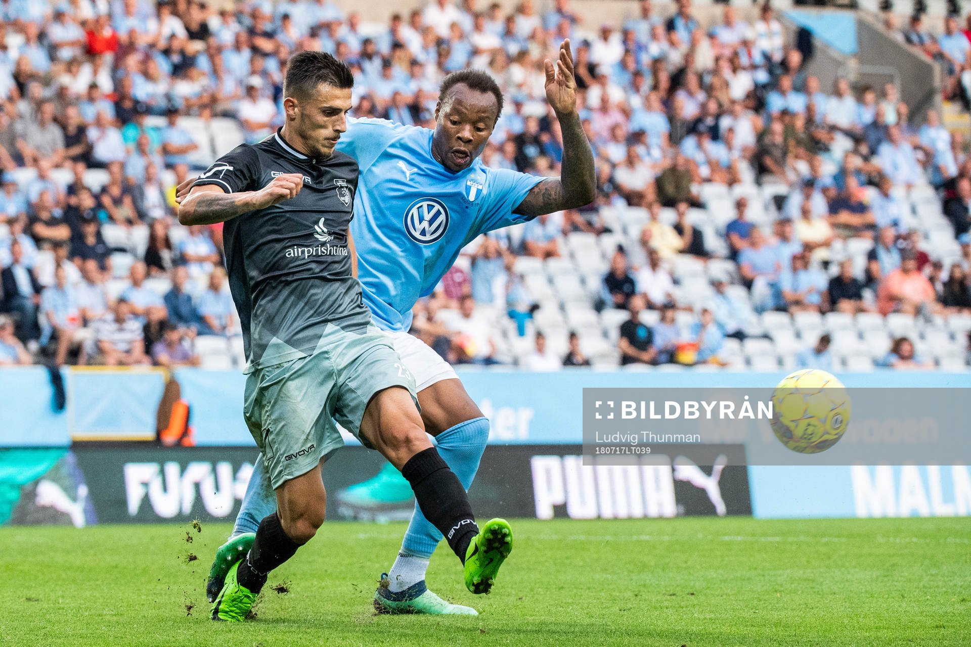 Arbër Shala of Drita and Carlos Strandberg of Malmö FF