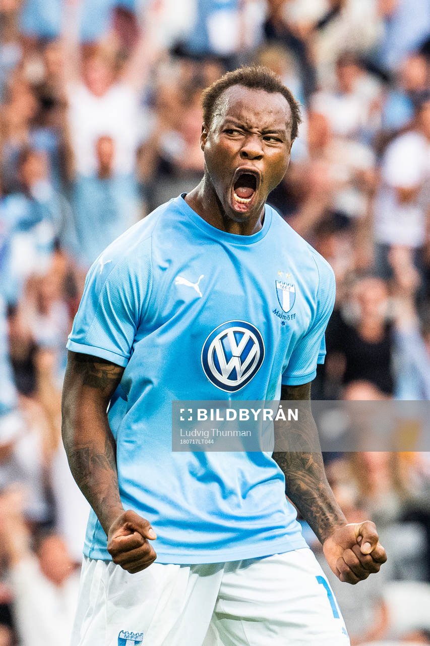 Carlos Strandberg of Malmö FF celebrates