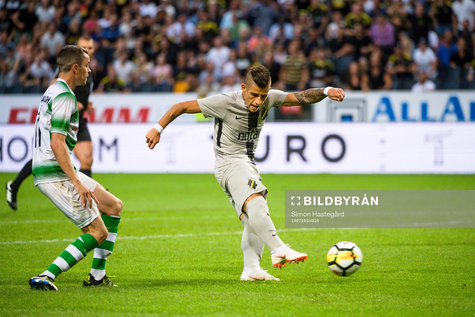 Nicolas Stefanelli of AIK scores the 1-1 goal