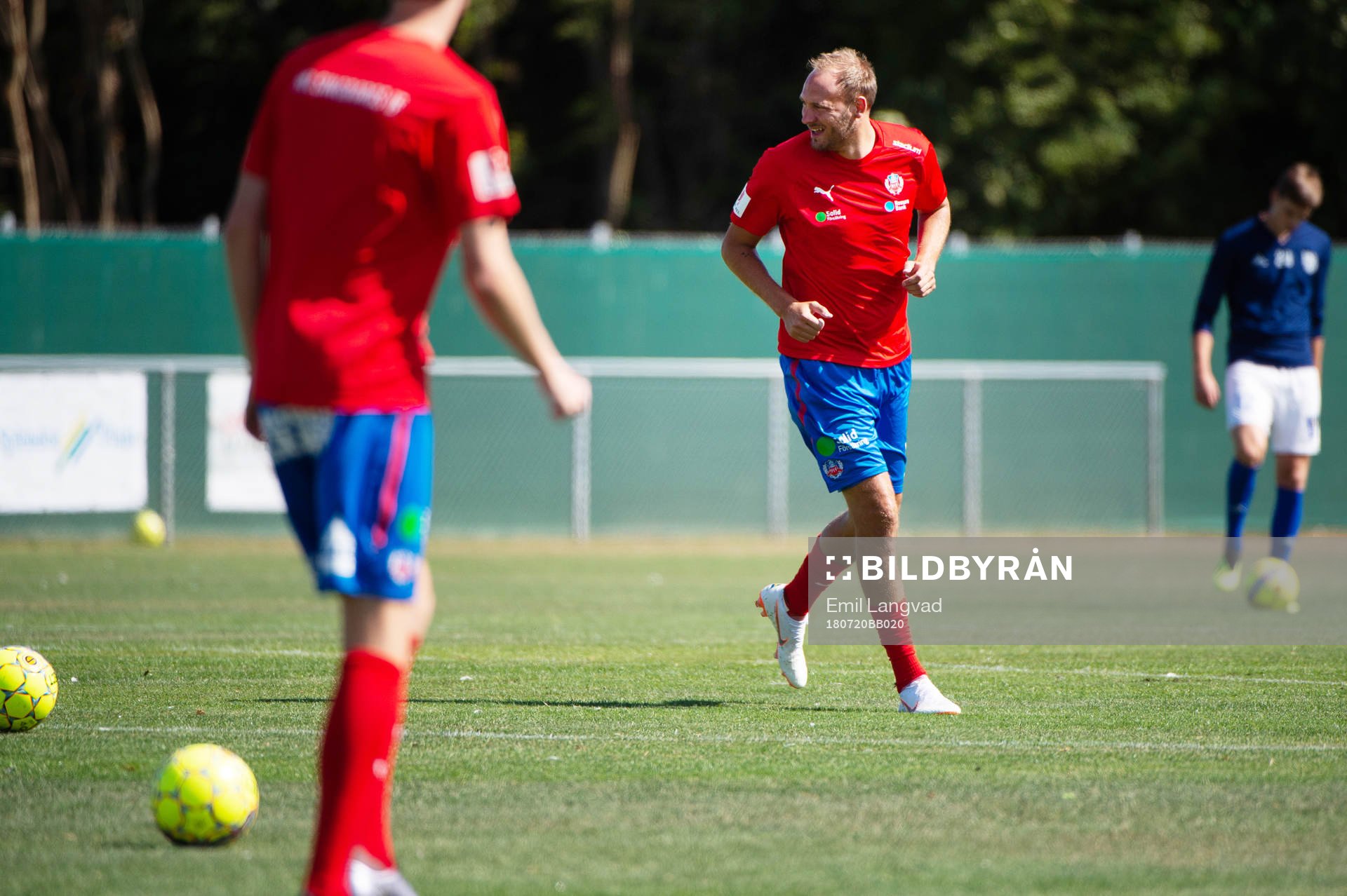 Helsingborgs Andreas Granqvist värmer upp innan