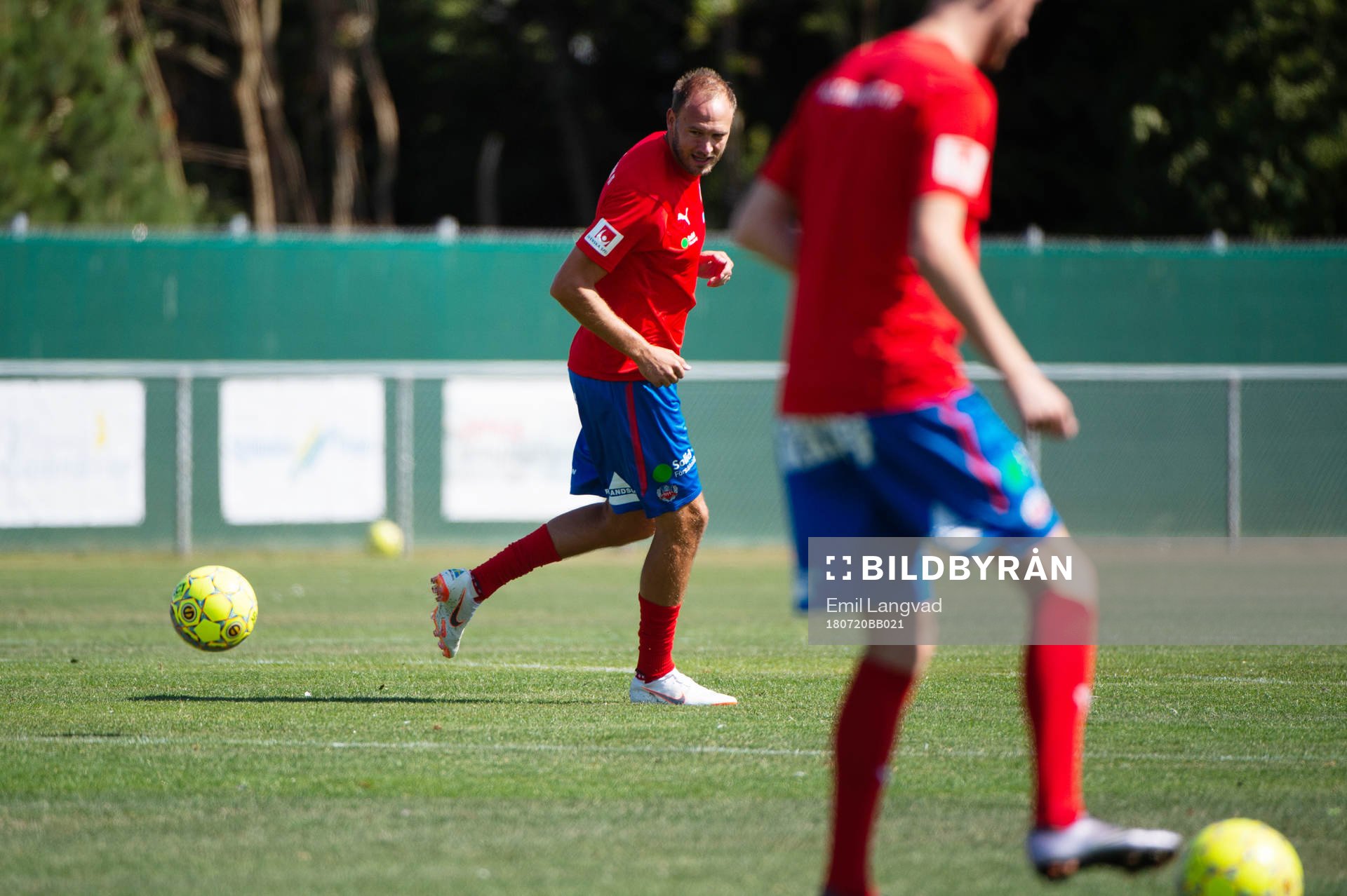 Helsingborgs Andreas Granqvist värmer upp innan