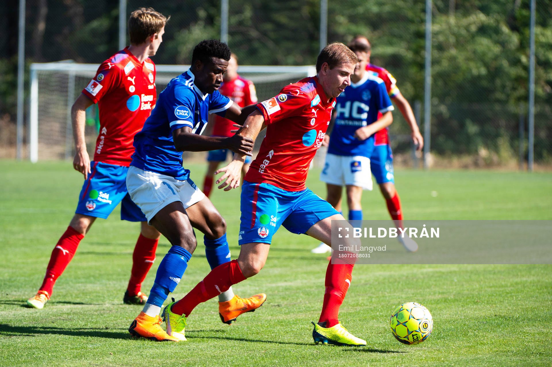 Fremad Amagers Franco Atchu och Helsingborgs Darijan Bojanic