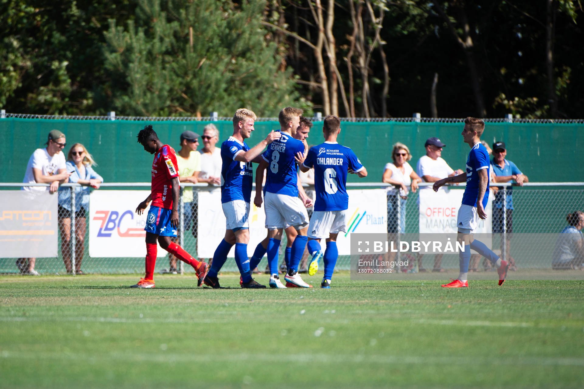 Fremad Amagers jublar efter deras Lukas Engel gjort 2-0 under träningsmatch i fotboll mellan Fremad Amager och Helsingborg den 20 juli 2018 i Höganäs.