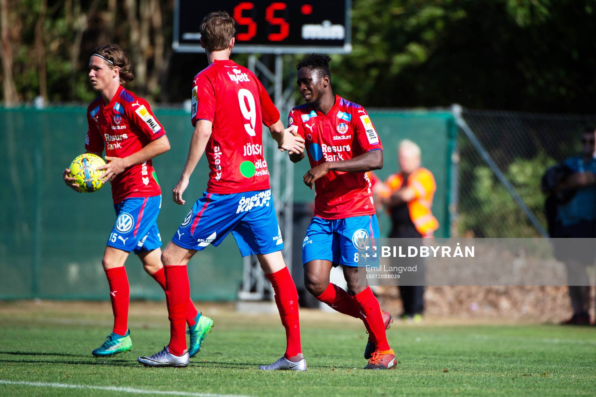 Helsingborgs Max Svensson, Rasmus Jönsson och Mamudu Moro jublar under träningsmatch i fotboll mellan Fremad Amager och Helsingborg den 20 juli 2018 i Höganäs.