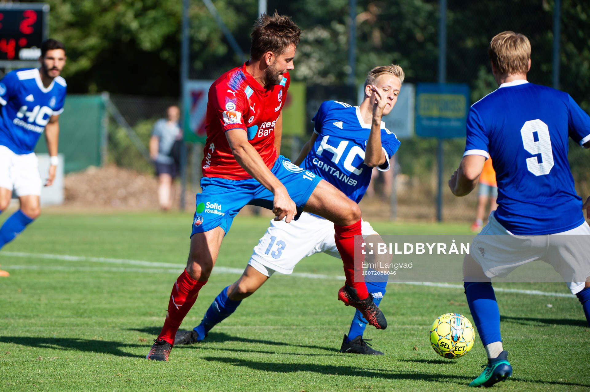 Helsingborgs Mikael Dahlberg och Fremad Amagers Marco Balck