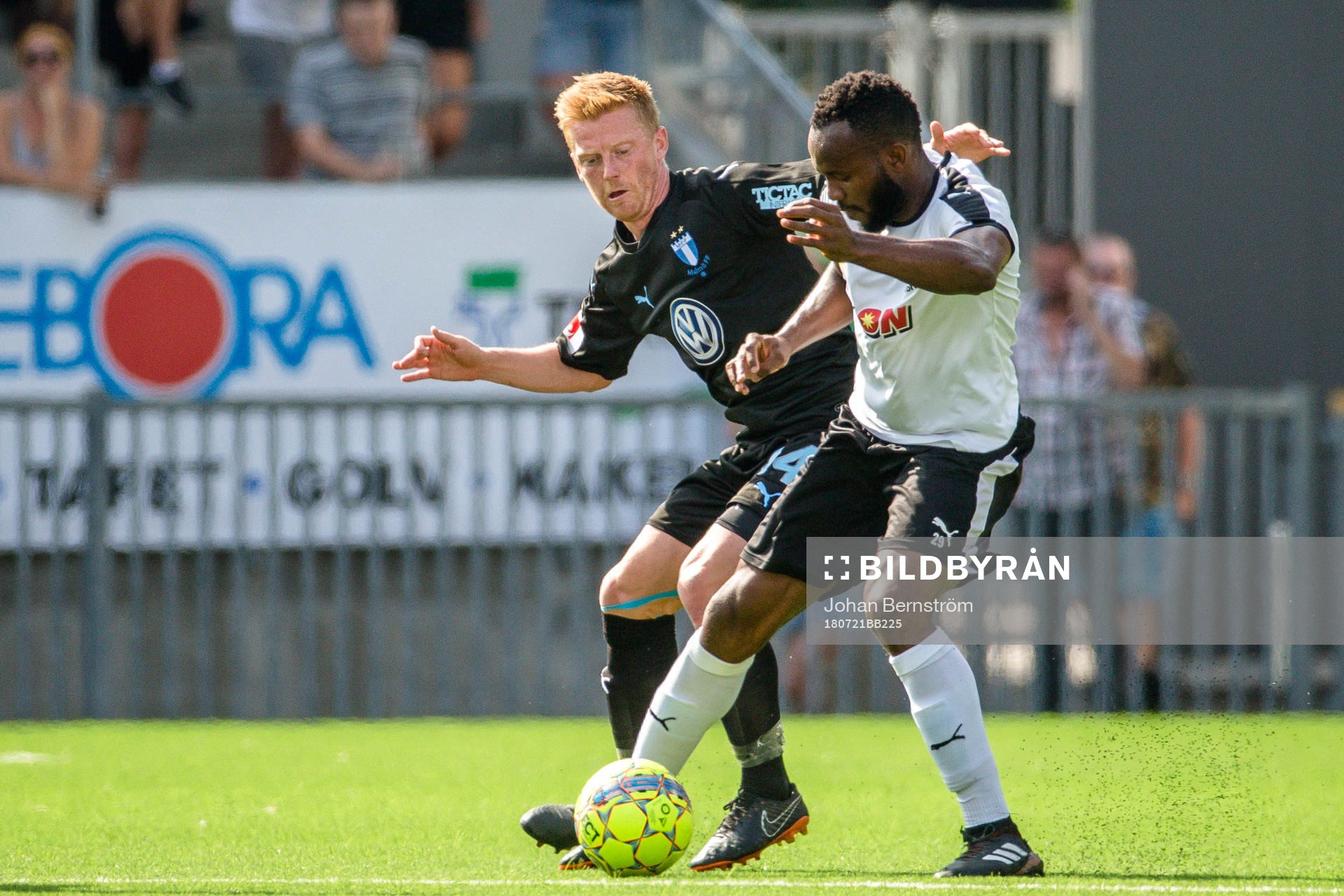 Malmö FFs Anders Christiansen och Örebros Michael Junior