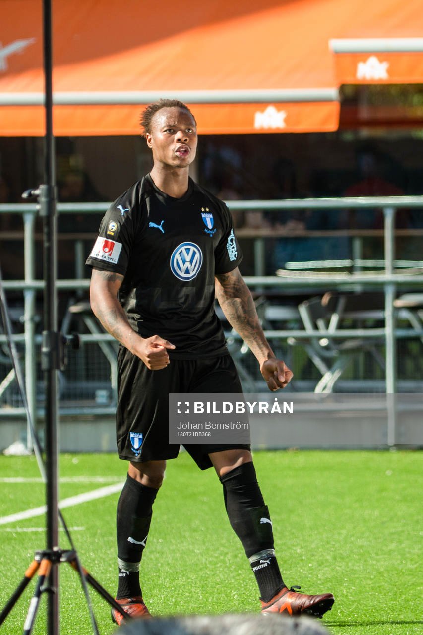 Malmö FFs Carlos Strandberg jublar