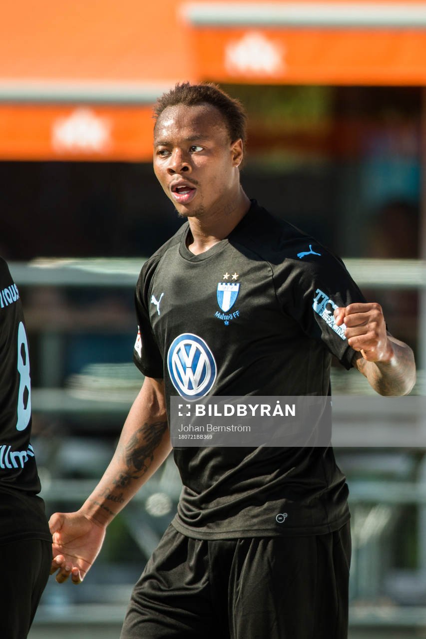 Malmö FFs Carlos Strandberg jublar
