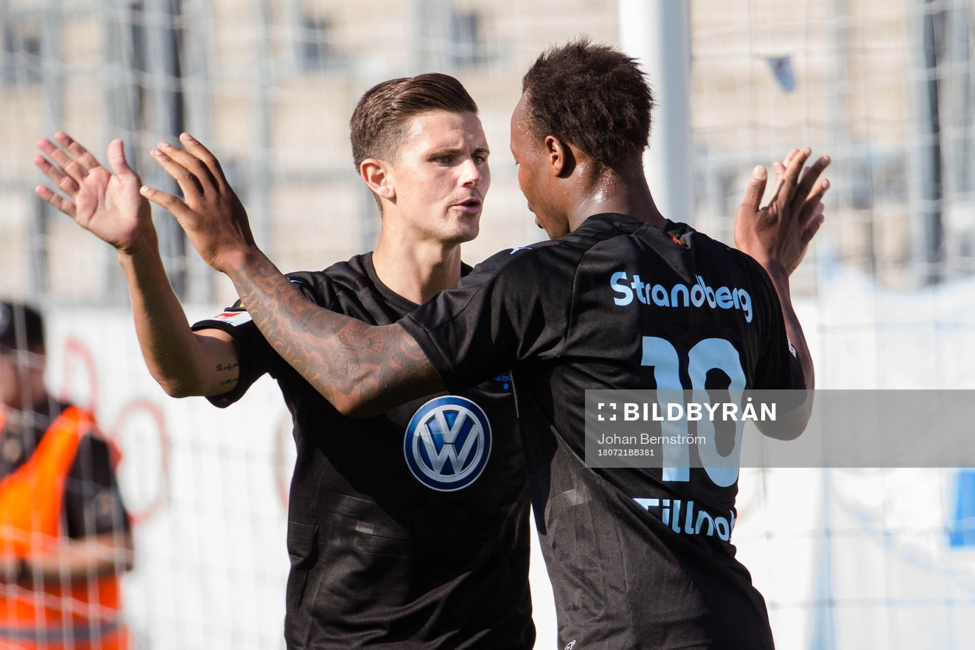 Malmö FFs Marcus Antonsson och Carlos Strandberg jublar