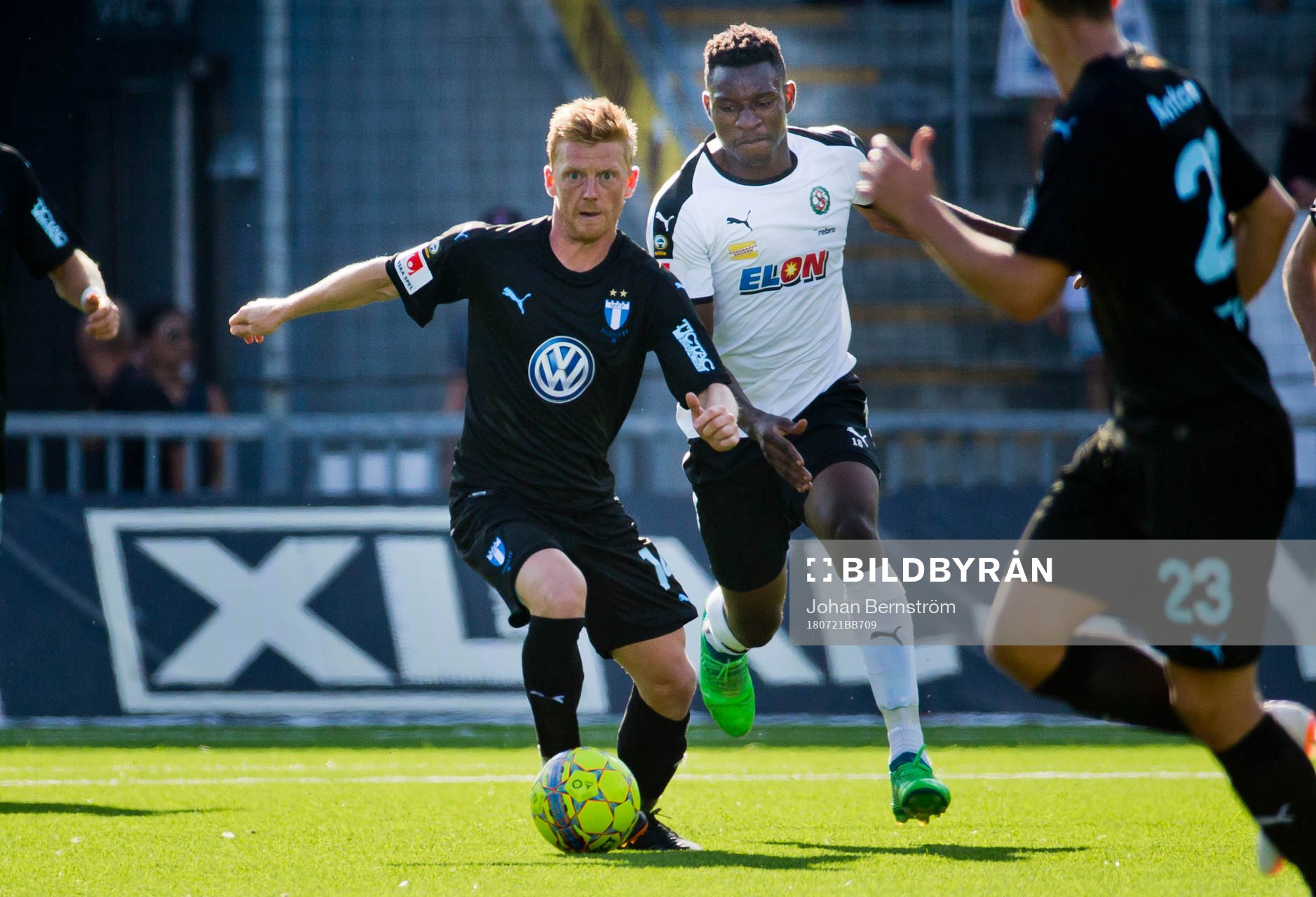 Malmö FFs Anders Christiansen och Örebros Isaac Boye
