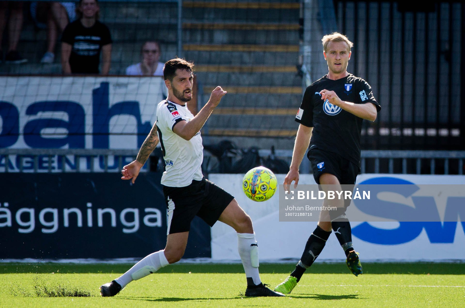 Örebros Nahir Besara och Malmö FFs Franz Brorsson