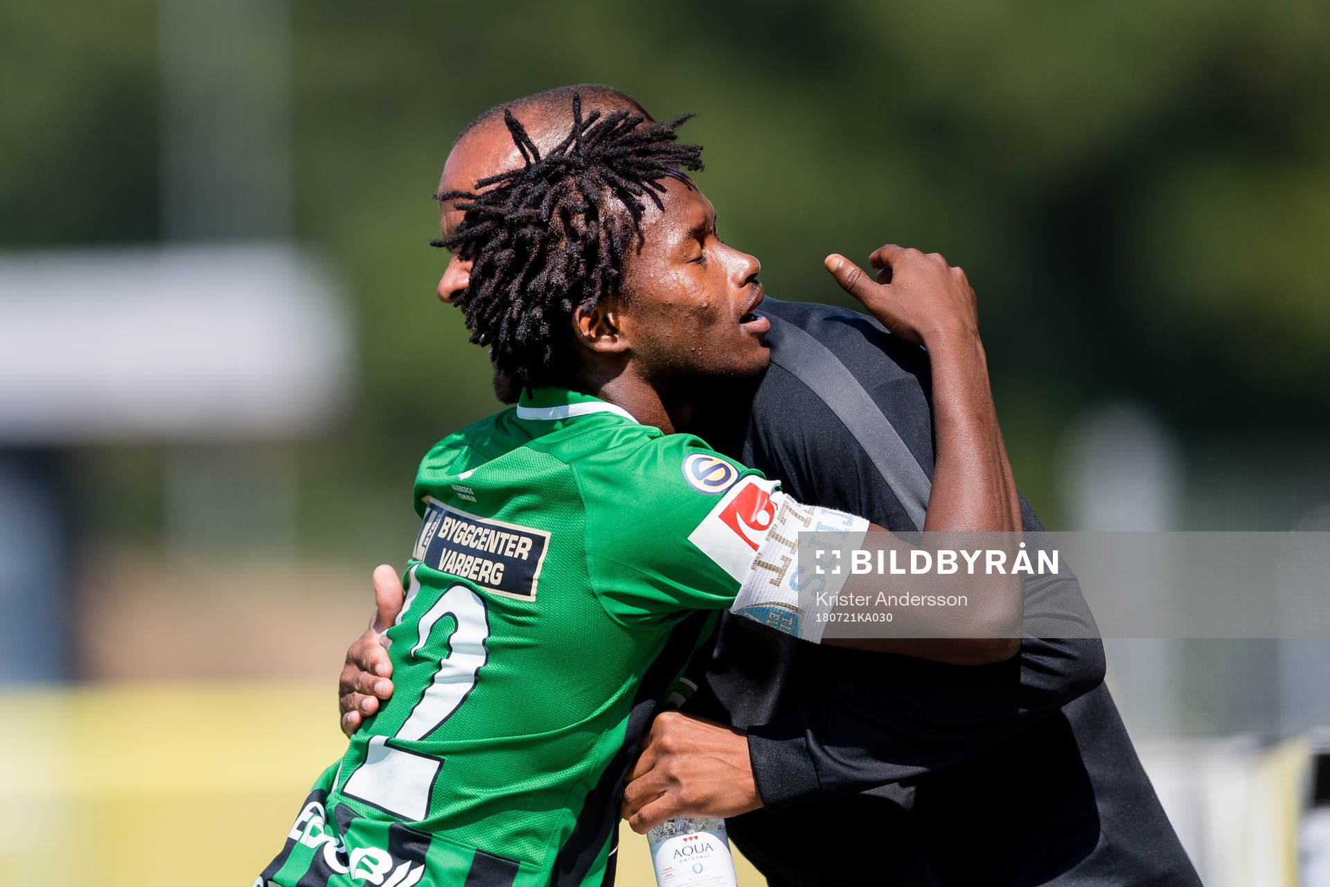 Varbergs Adama Fofana har gjort 0-1 och jublar med