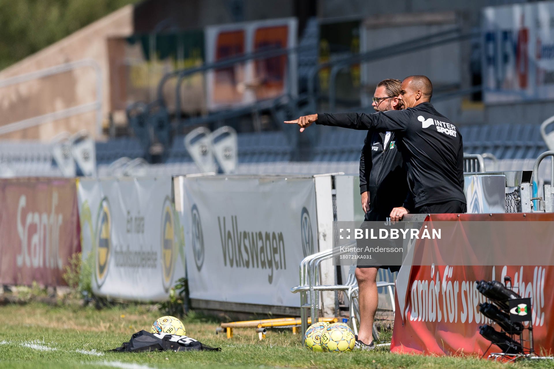 Varbergs tränare Joakim Persson och assisterande tränare