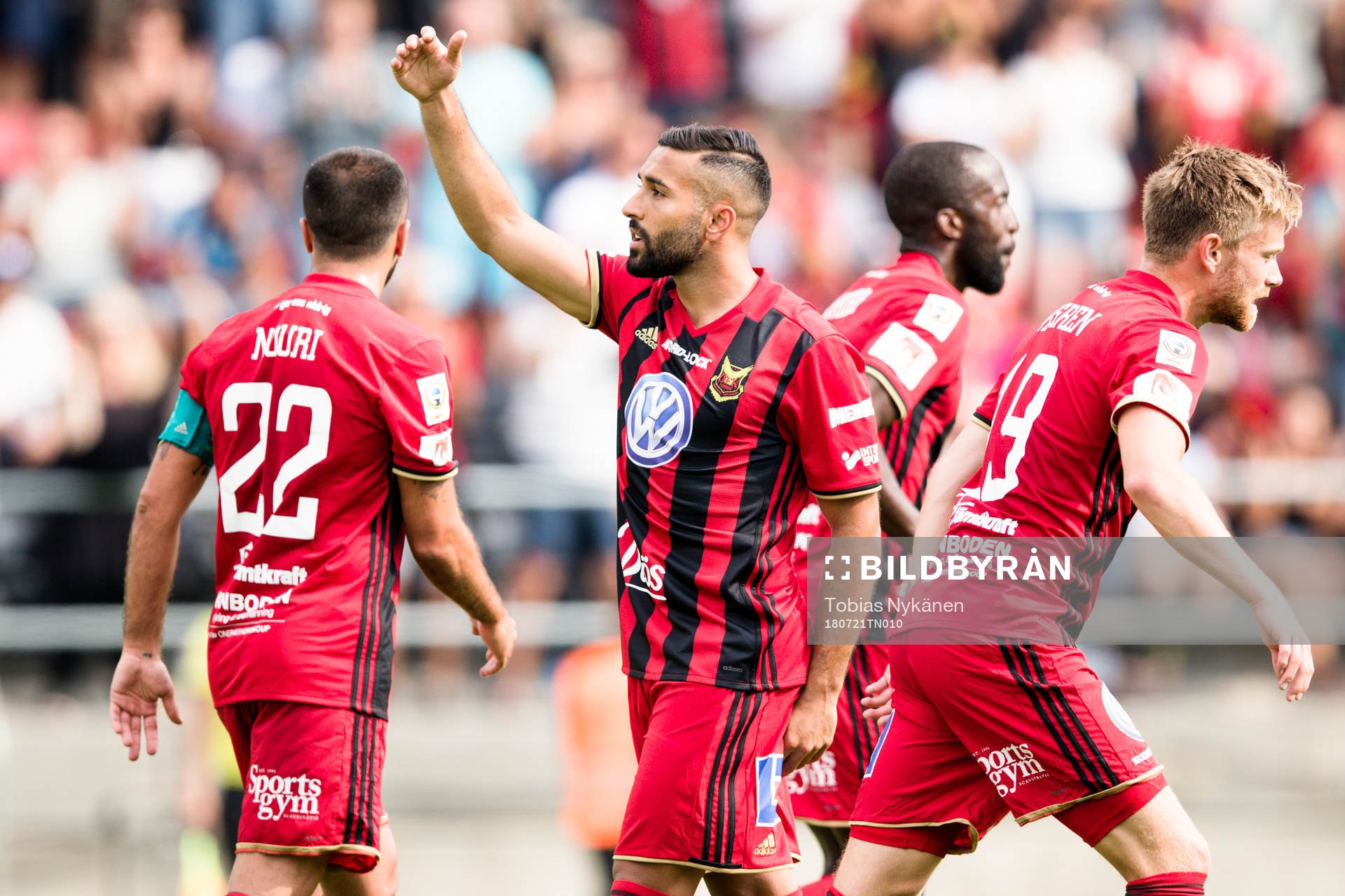 Östersunds Saman Ghoddos  jublar