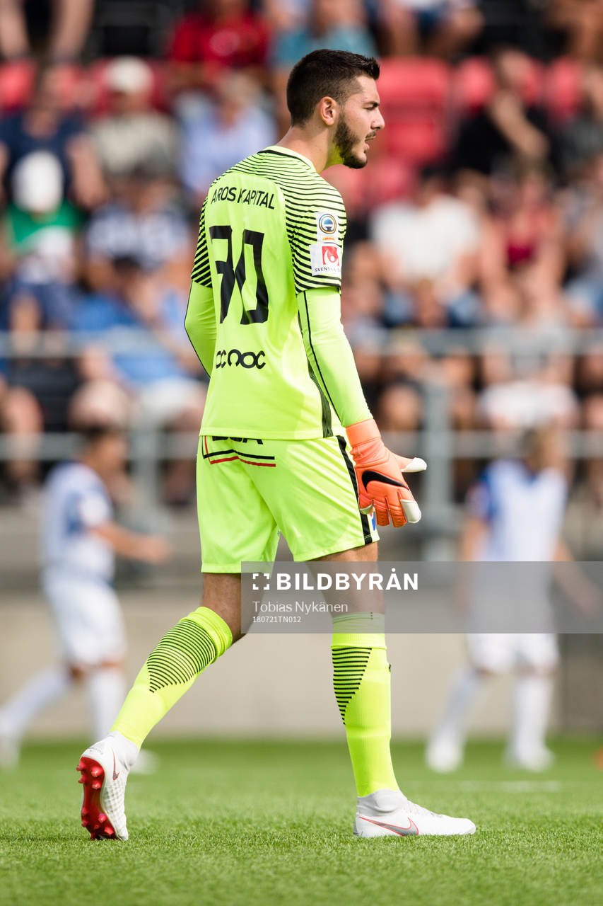 Trelleborgs målvakt Marko Johansson deppar