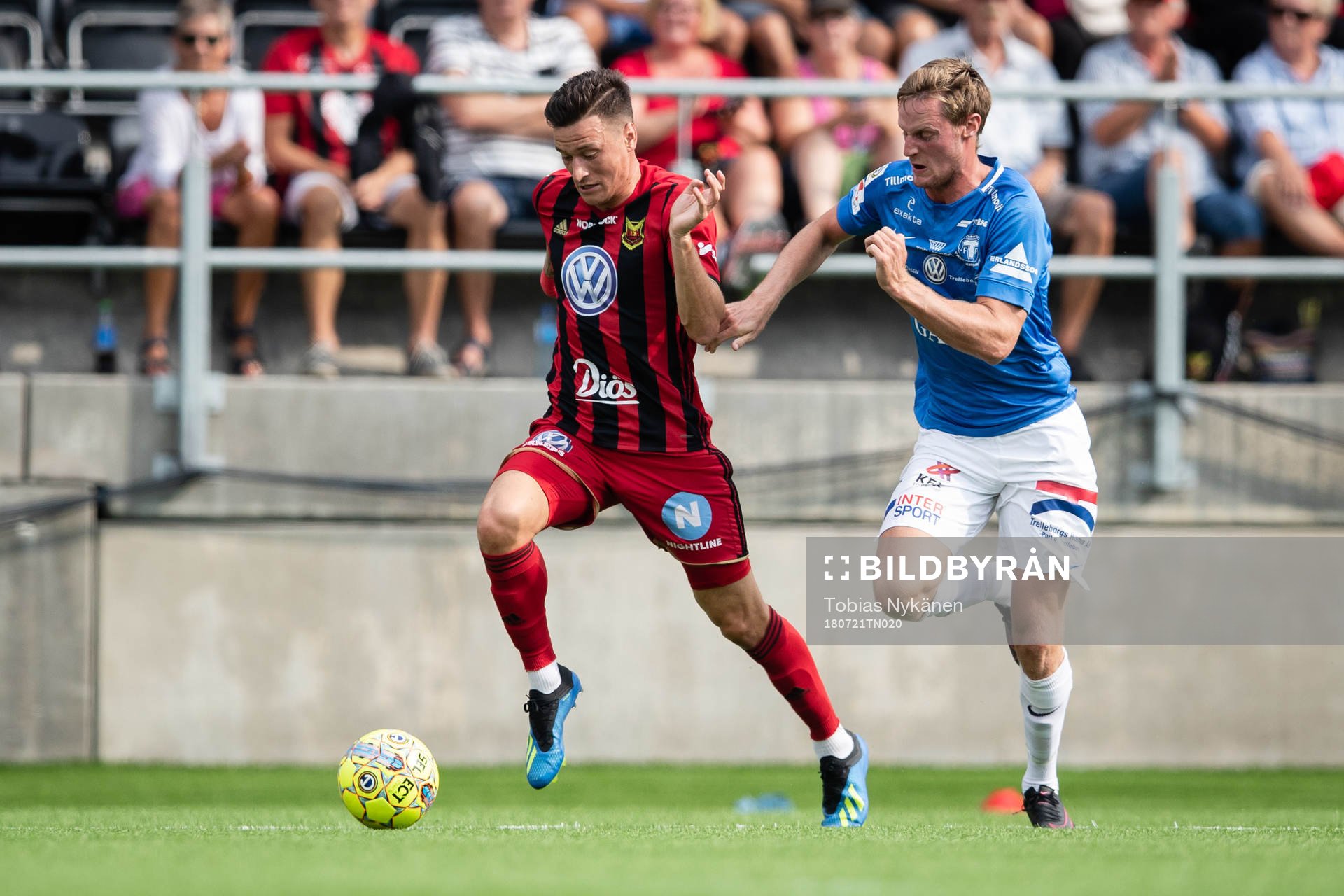 Östersunds Jamie Hopcutt mot Trelleborgs Anton Tideman