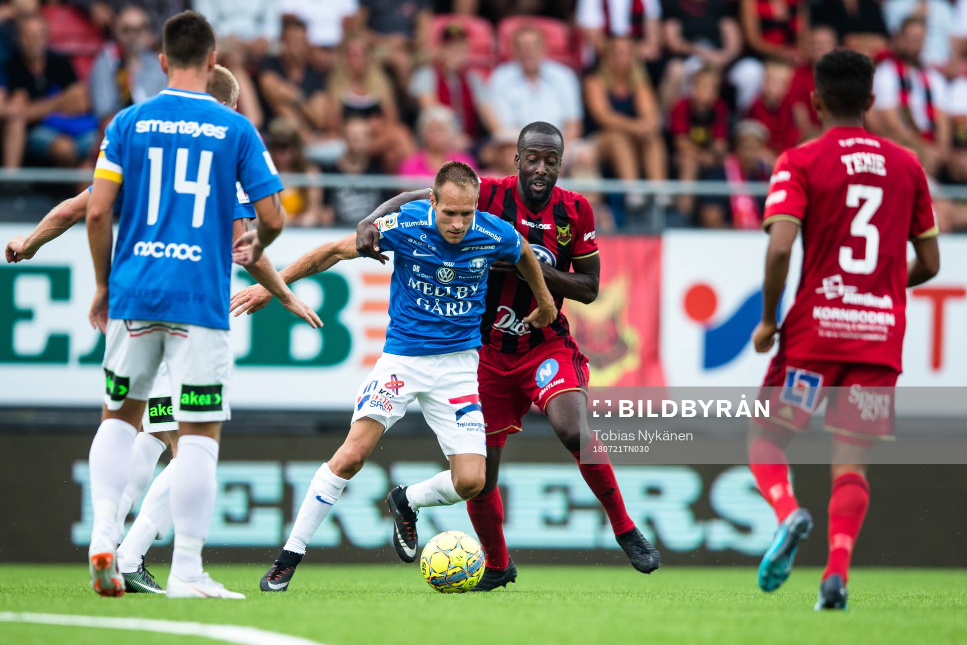 Trelleborgs Zoran Jovanovic och Östersunds Ronald Mukiibi