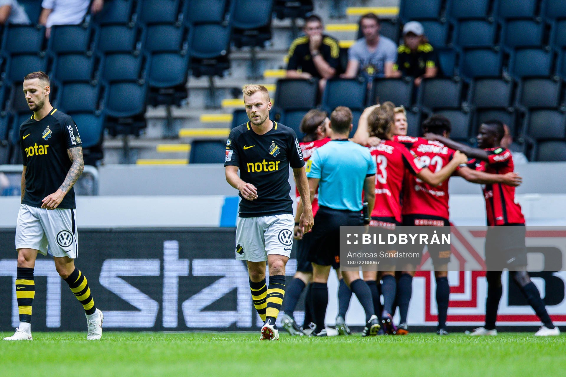 s Alexander Milosevic och Sebastian Larsson deppar