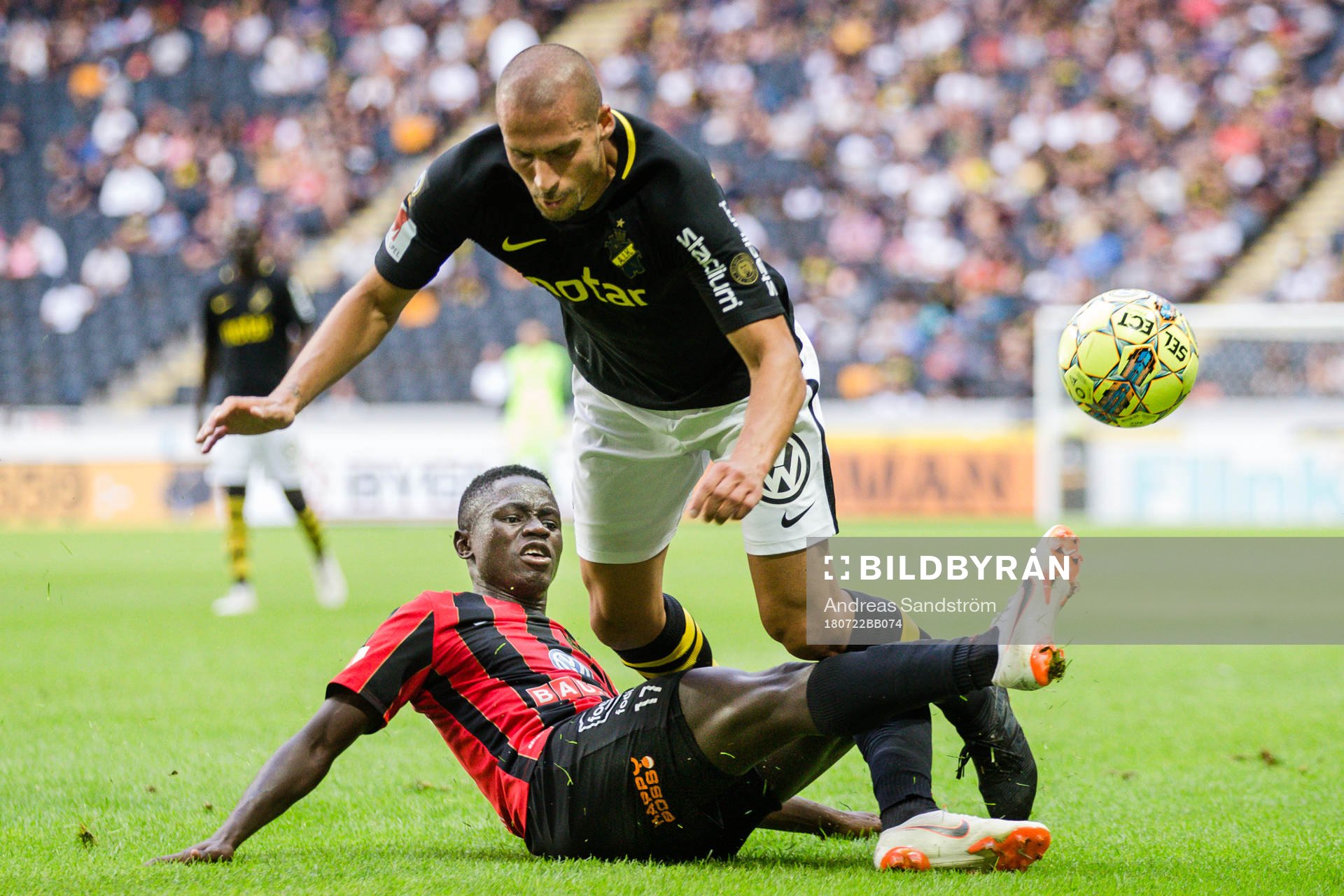s Panos Dimitriadis och Brommapojkarnas Eric Johana Omondi