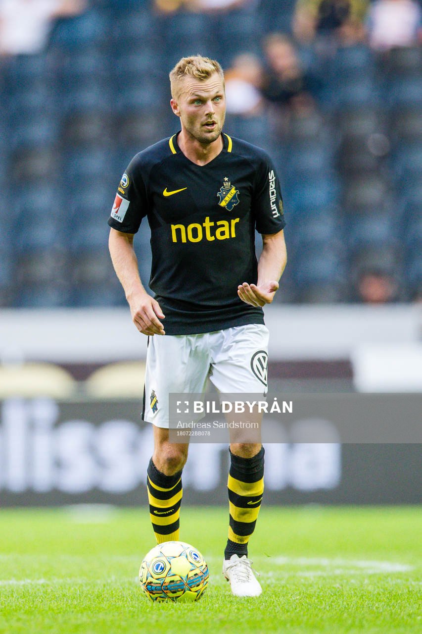 s Sebastian Larsson