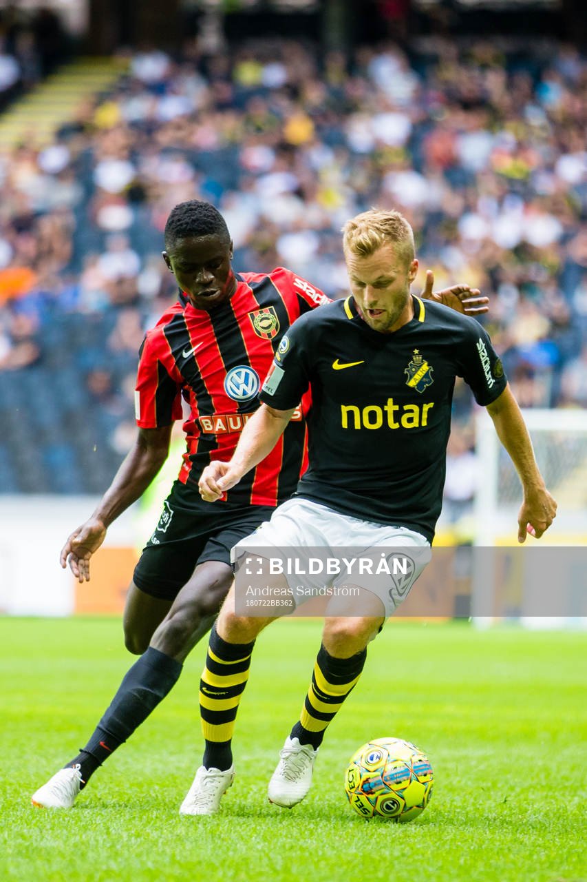 s Sebastian Larsson