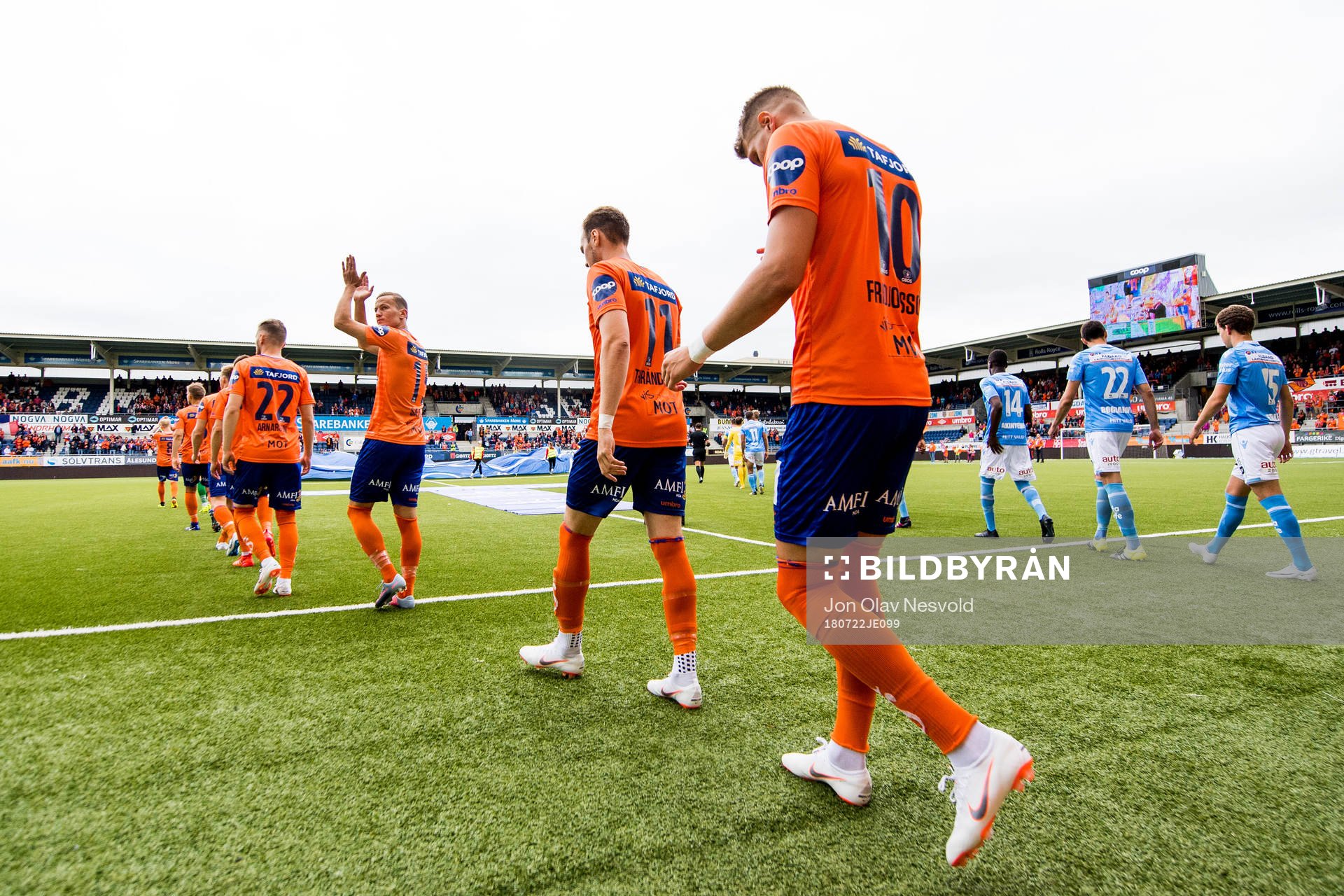 The players of Aalesund enter the pitch