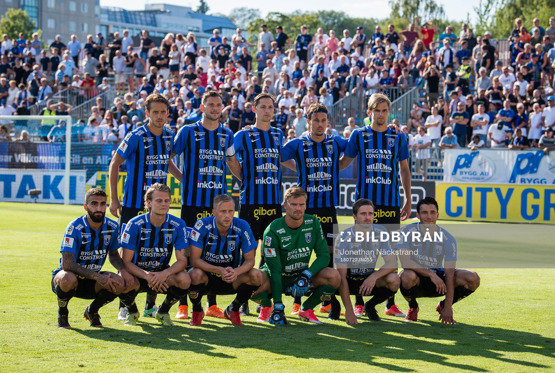 Sirius spelare innan fotbollsmatchen i Allsvenskan mellan