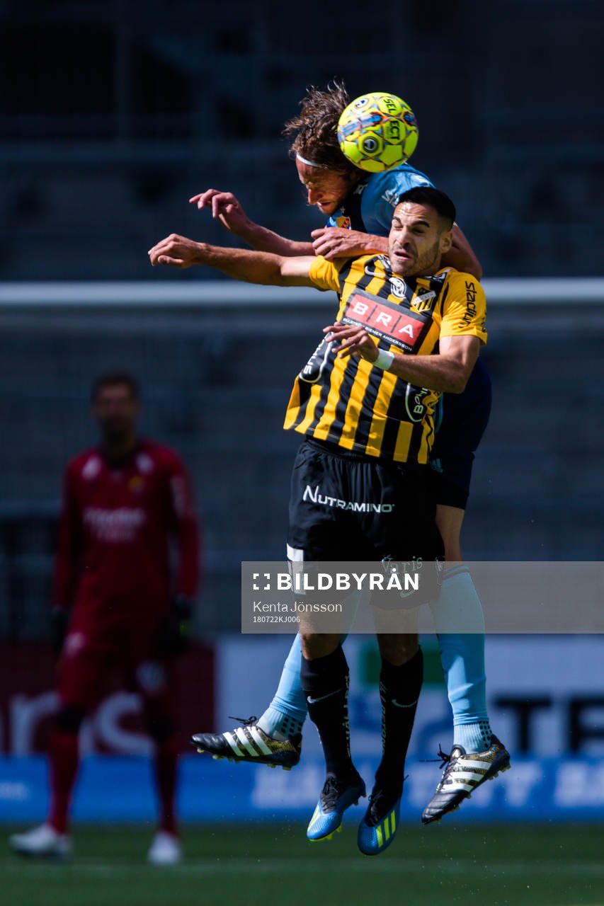 Djurgårdens Jonas Olsson och Häckens Mervan Celik