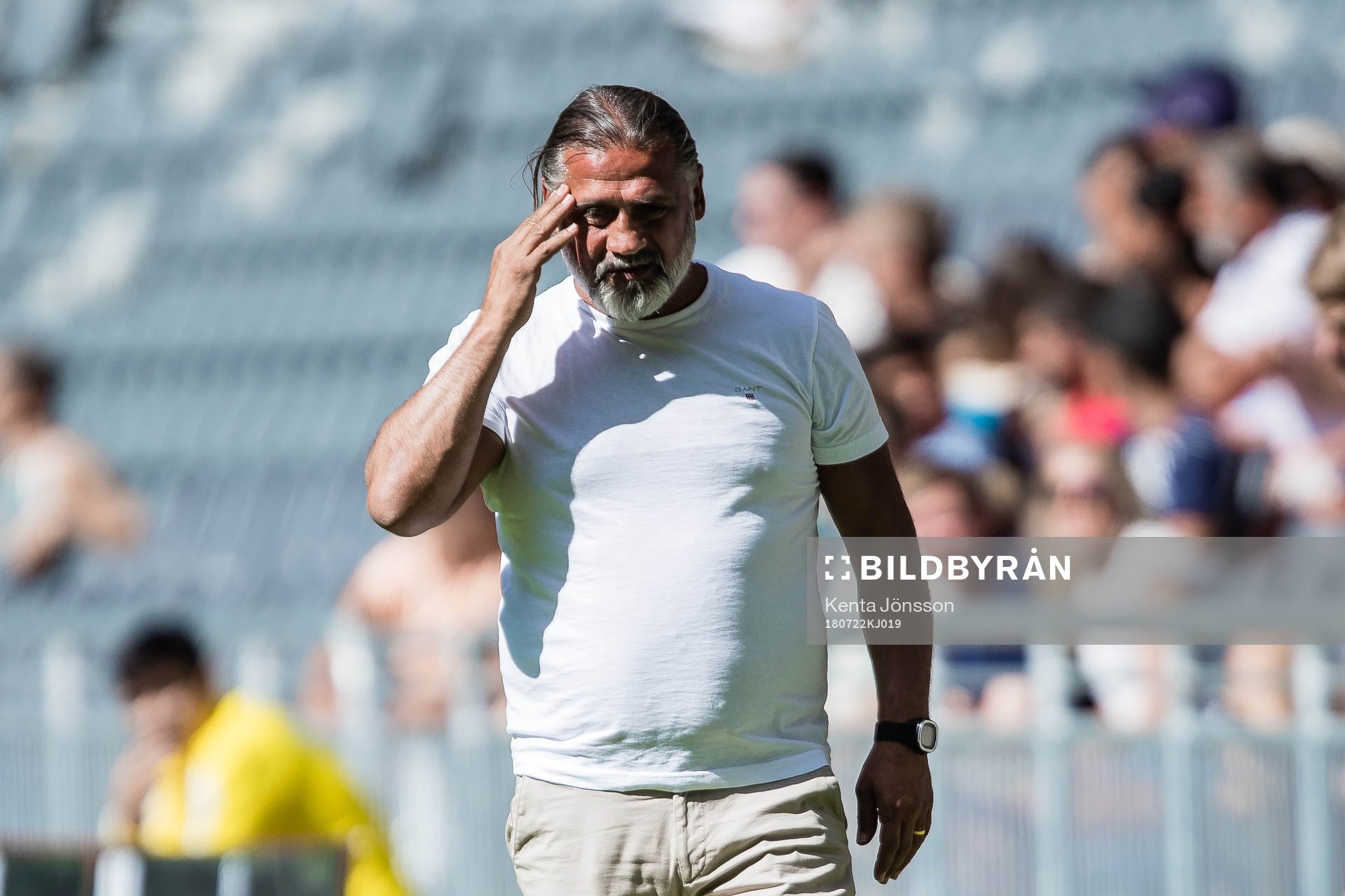 Djurgårdens tränare Özcan Melkemichel deppar