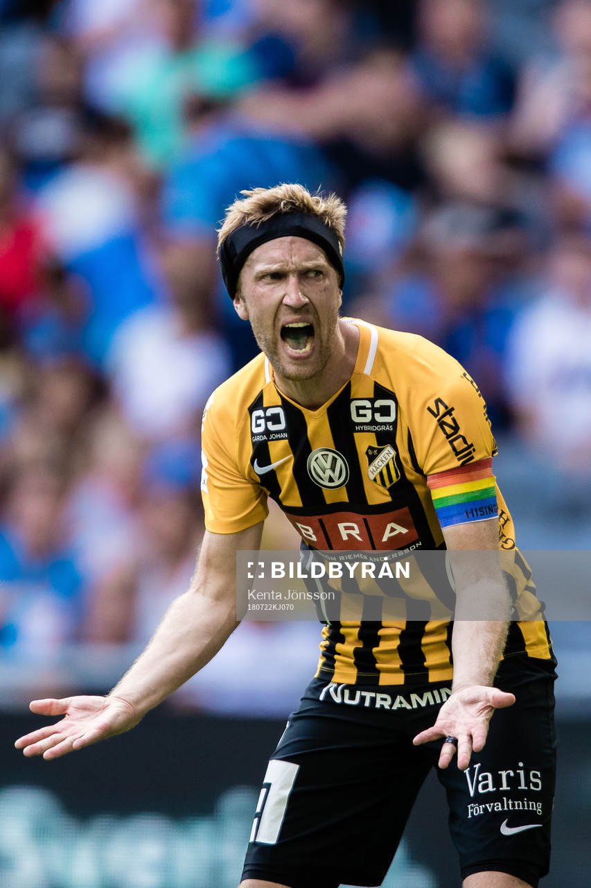 Häckens Rasmus Lindgren reagerar  fotbollsmatchen i