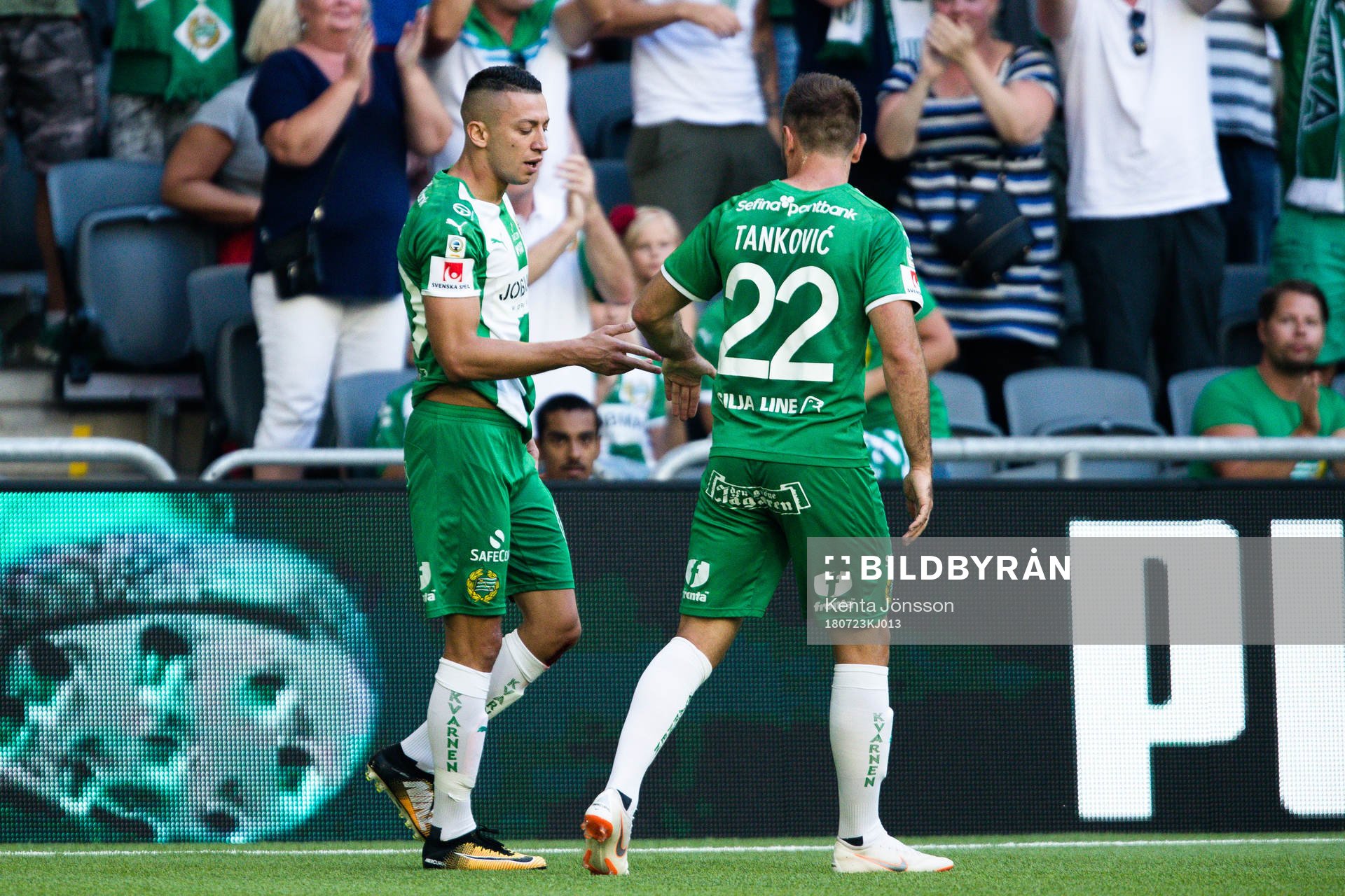 Hammarbys Nikola Djurdjic jublar med Muamer Tankovic
