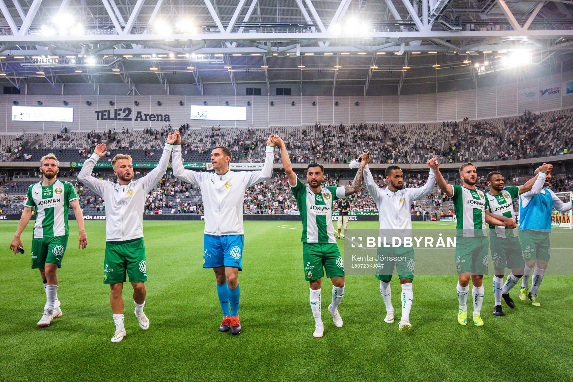 Hammarbys Jiloan Hamad (m) jublar med Simon Sandberg,