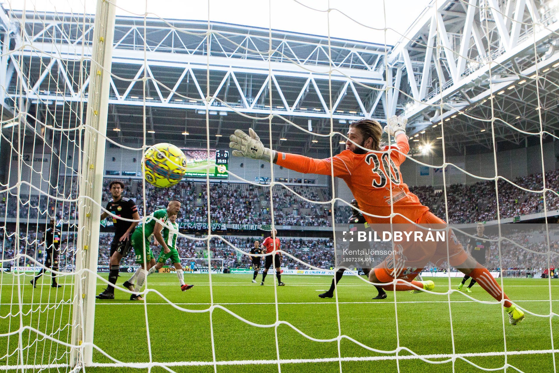 Hammarbys Nikola Djurdjic gör 3-0 bakom Dalkurds målvakt