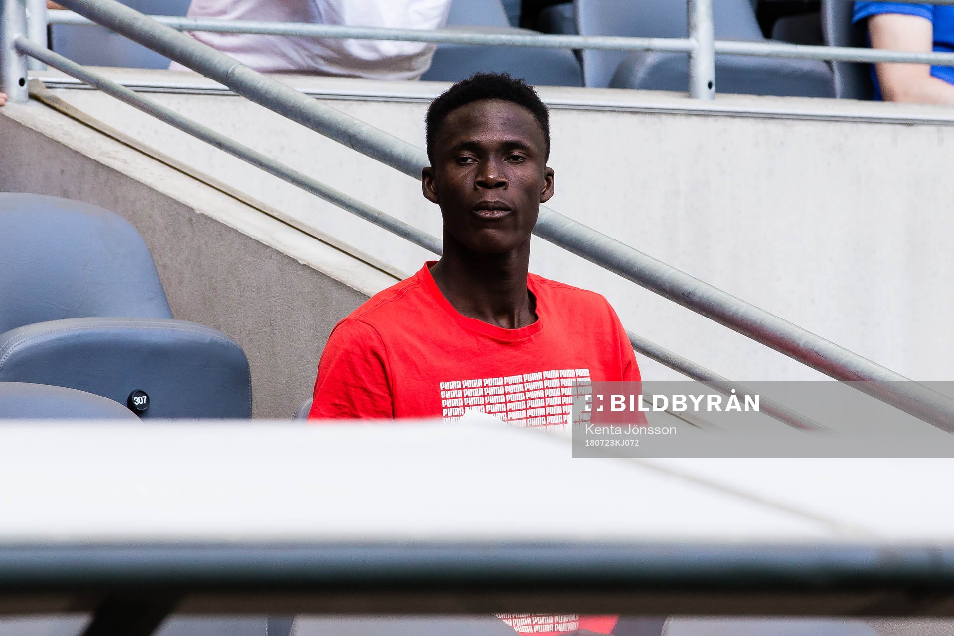 Hammarbys Kossounou Odilon på läktaren innan