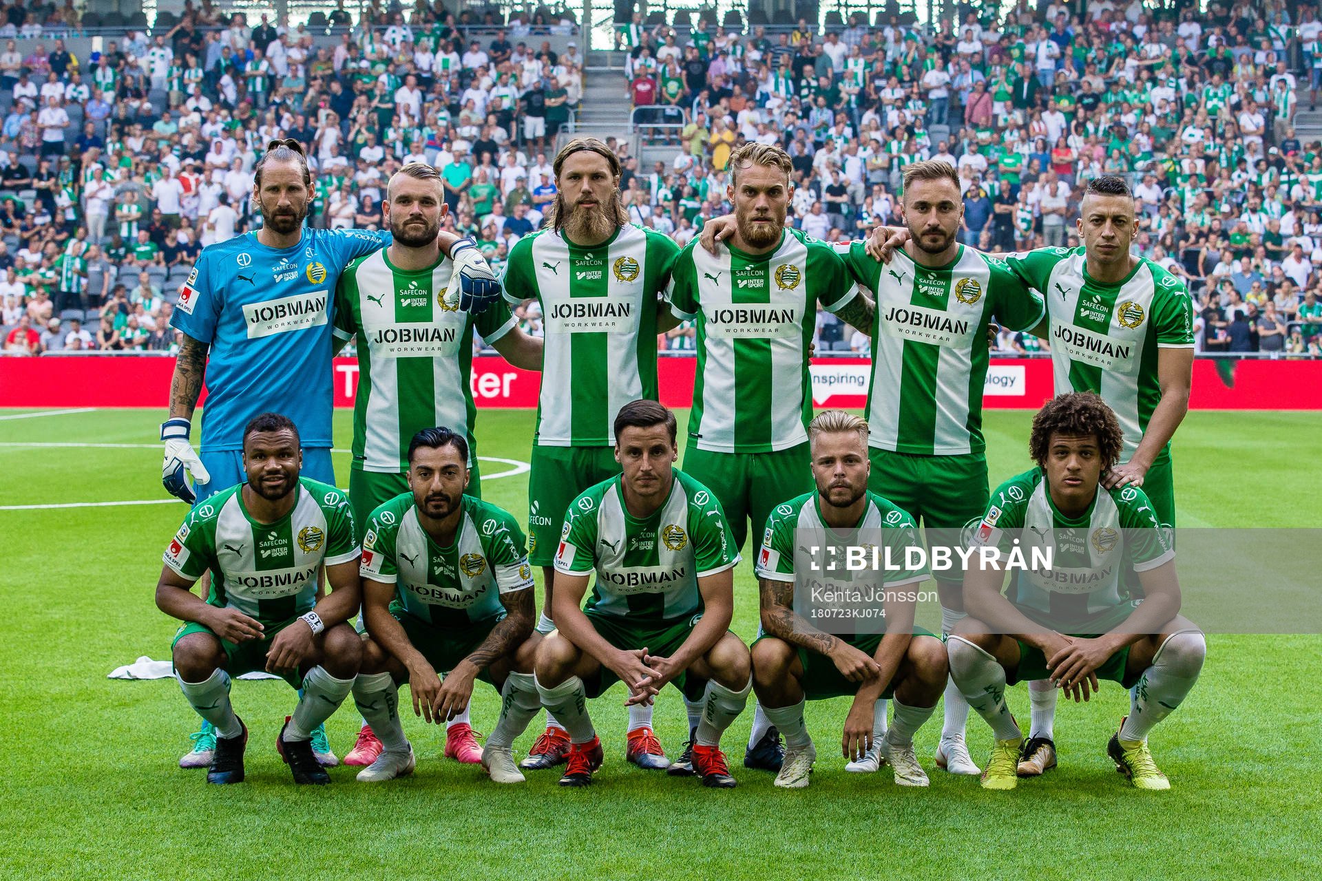 Hammarbys startelva med målvakt Johan Wiland , Mads Fenger Nielsen , Björn Paulsen , David Fällman , Muamer Tankovic , Nikola Djurdjic , Serge-Junior Martinsson Ngouali , Jiloan Hamad , Jeppe Andersen , Sander Svendsen och Neto Borges innan fotbollsmatchen i Allsvenskan mellan Hammarby och Dalkurd den 23 Juli 2018 i Stockholm.